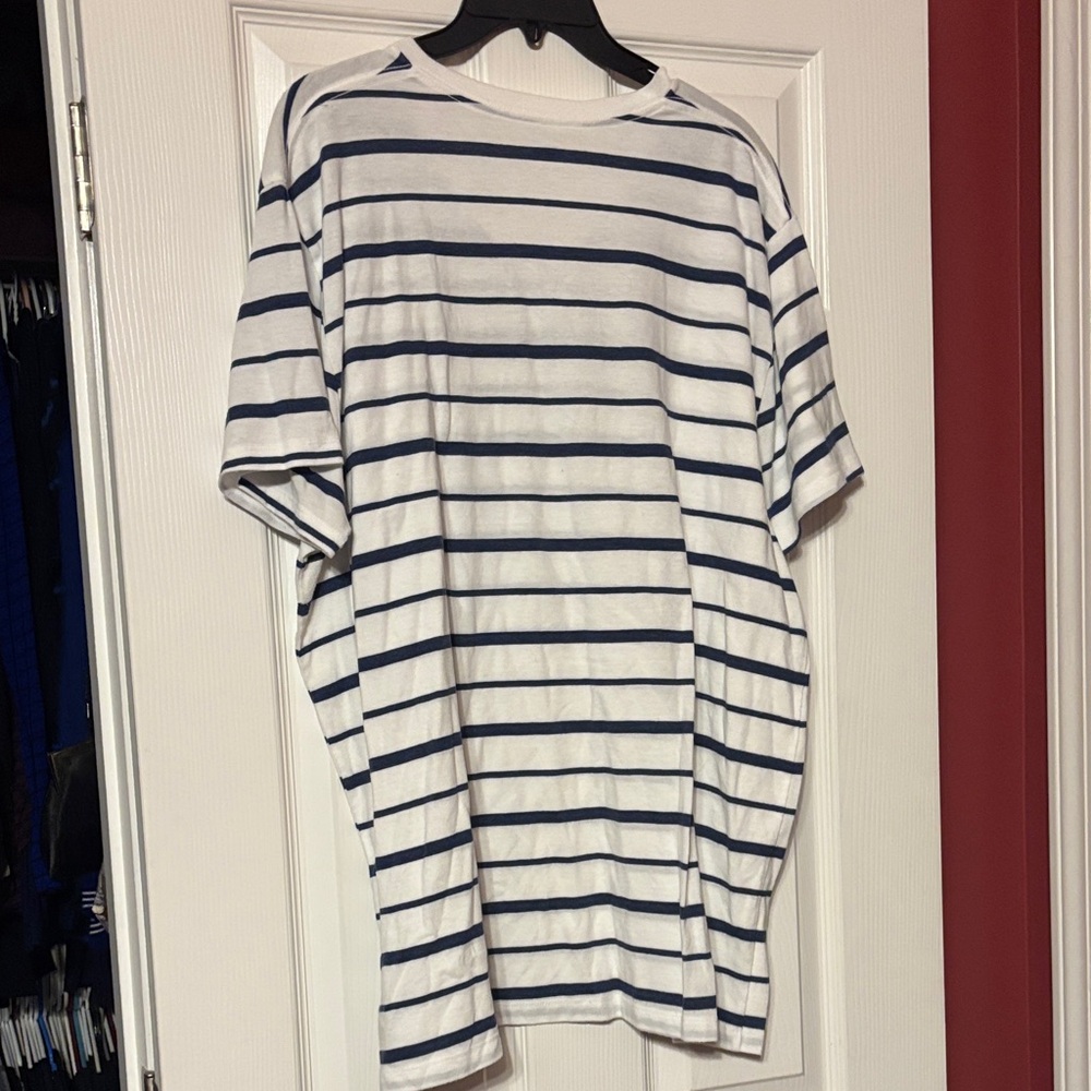 Old Navy White and Navy Striped V-Neck Tee - Picture 2 of 5